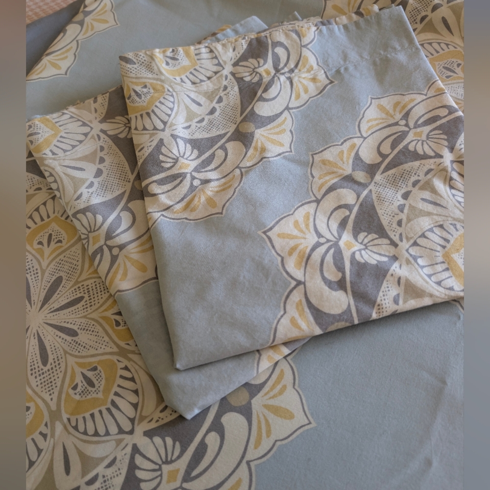 Pottery Barn Cressida Medallion Duvet and Shams Size King